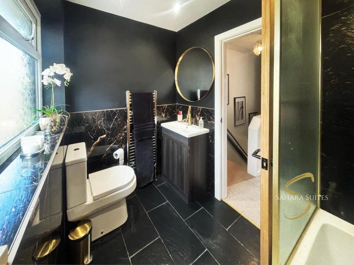 Stylish 2Bed - Manchester - Free Parking Хайд Экстерьер фото